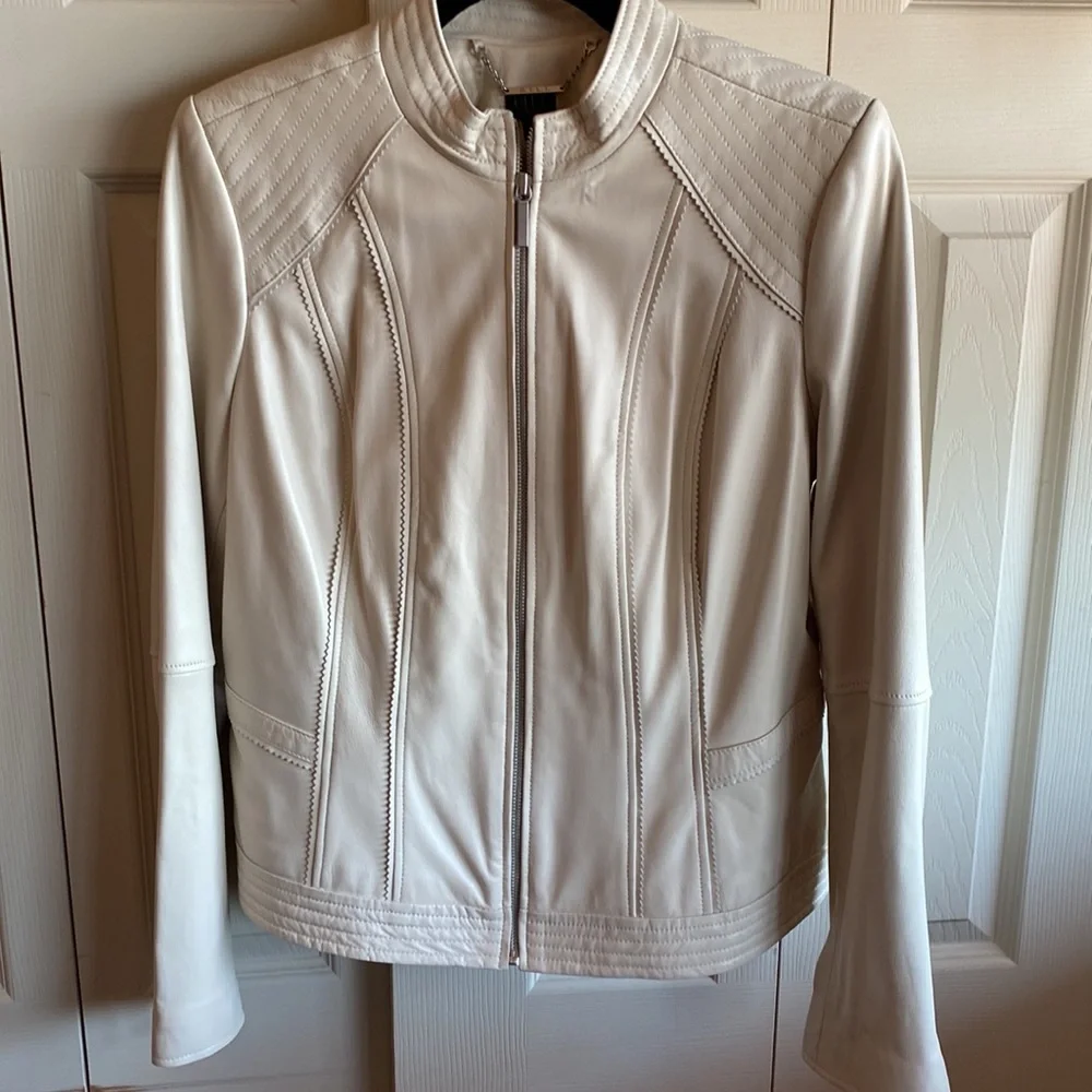 G.I.L.I. EUC Fitted Lined Zipper Close Leather Jacket Size 12 - Picture 3 of 11